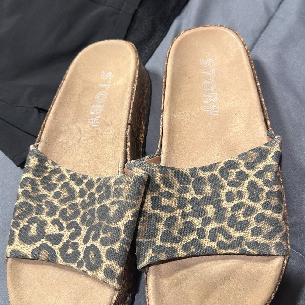 Story Leopard Print Slide Sandals